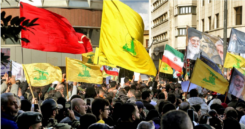 支持真主黨抵抗以色列入侵的黎巴嫩民眾舉行抗議活動，反對該國政府與以色列舉行談判。（圖／達志／美聯社）