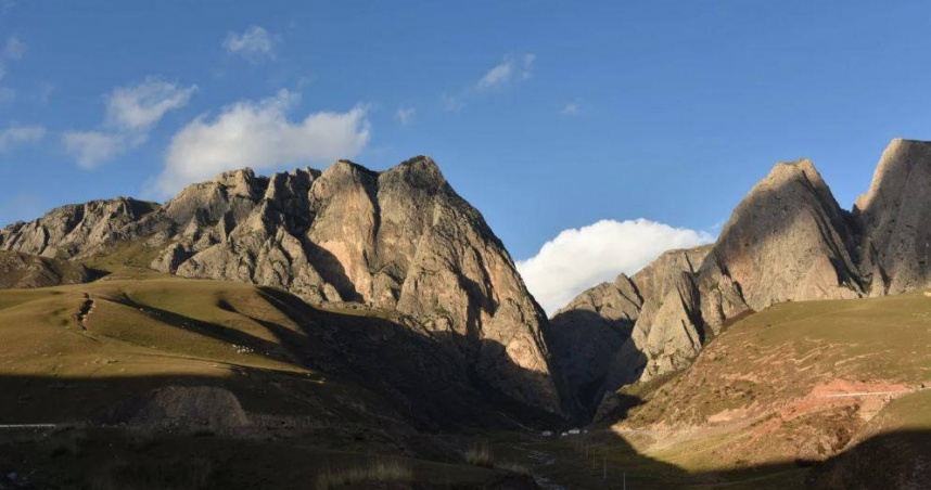 台灣一支赴中國大陸旅遊的旅行團，4月24日在甘肅省甘南州甘加秘境景區發生遊園車翻覆事故。（圖／翻攝自百度）