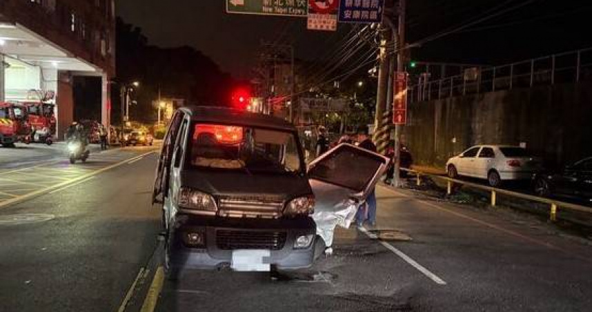 酒駕父載2歲女兒狂飆！新店深夜驚悚追撞　4人送醫老翁重傷命危