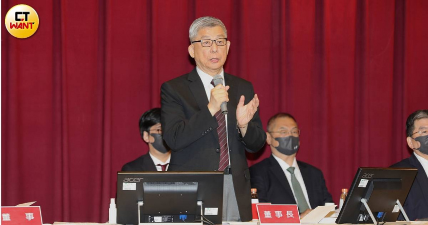 國泰金控董事長蔡宏圖在今年股東會表示，國泰金控將朝著儘量提升股東的股利政策為主，目前並未計畫發放股東紀念品，很多公司也沒有提供。（圖／方萬民攝）