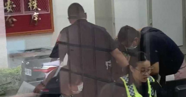 女童遭砍3刀躺加護病房 家屬率眾到校怒喊「幹嘛培養出一個殺手」