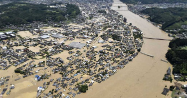 九州梅雨鋒面北移 熊本30區聯外交通中斷、20死14人無呼吸心跳