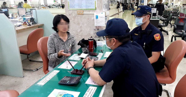 愛情騙子又來了!港男誆寄國際包裹卡關 熟女險匯20萬