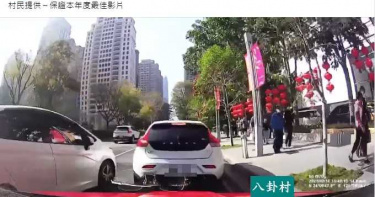 百貨停車遇插隊男 女乘客疾呼:尬到底!讓他嚕壁啦!