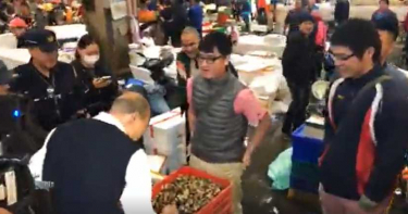 春節前視察農漁行情 韓國瑜行事不改幽默
