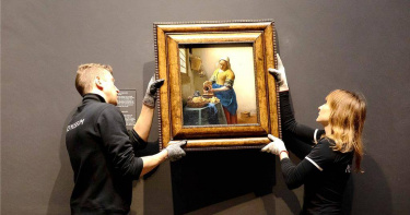 美國人曾出高價收購國寶級畫作《倒牛奶的女僕》，在荷蘭引發軒然大波。（圖／海鵬提供）