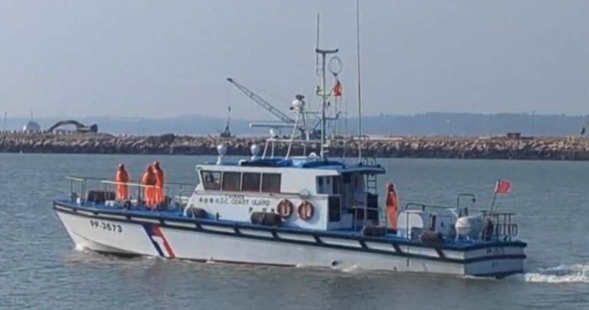 海巡署第十二巡防區指揮部於昨日展開「2025年春節前夕擴大威力掃蕩」專案勤務，藉以強化金門地區海域及海岸執法能量。（圖／海巡署提供）