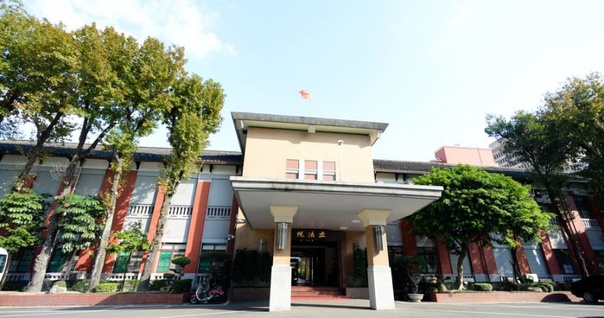 今（8）日立法委員郭國文、林俊憲、林宜瑾、賴惠員等委員及西拉雅團體代表在立法院召開記者會，要求政府加速推動平埔原住民族群身分法制作業。（圖／報系資料庫）