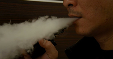 電子菸背黑鍋?!美國去年致死案例 日媒懷疑新冠肺炎才是禍首!