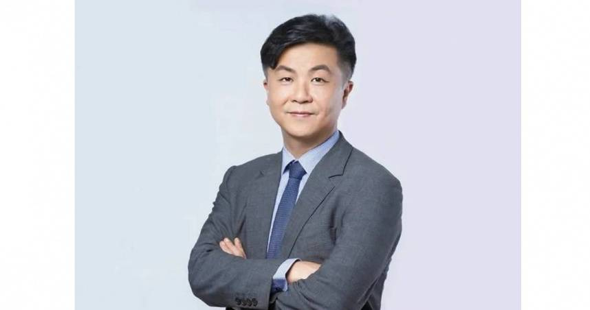 呂秋遠近日身陷私生子風波，遭指控與實習林姓女律師發生關係後，要求對方墮胎，並將其解雇。他沈寂一個多月後，昨（29日）晚間以5000字常文反擊。（圖／FB／呂秋遠）