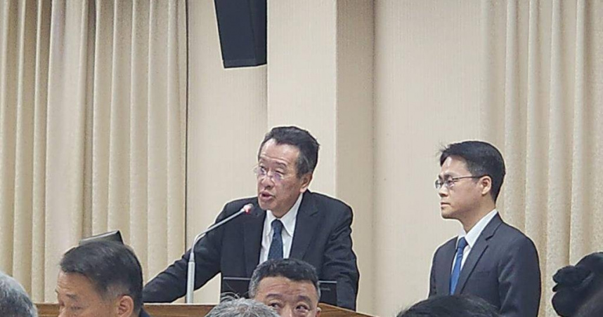 國防部長顧立雄今(11)日率國防官員赴立法院國防外交委員會，針對凍結預算做動專案報告並備質詢，成功解凍第二波預算22億6628萬元；顧立雄接受質詢時也提到，下半年會提出特別預算，用以建構國軍不對襯戰力以及防禦韌性。（圖／中國時報黃敬文攝）