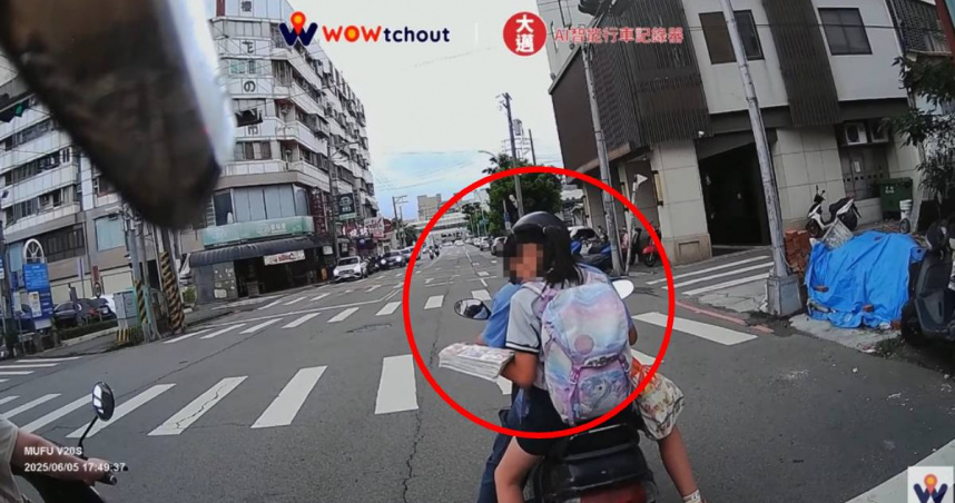 民眾檢舉機車後座的女童未戴安全帽，卻遭警方駁回。（圖／翻攝自YouTube／WoWtchout - 地圖型行車影像分享平台）
