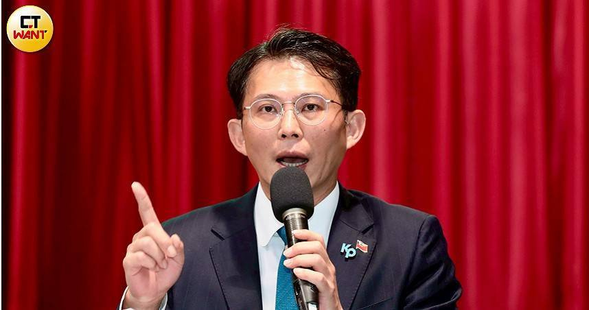 針對藍營提出不再阻擋撥補台電，但要求「追加」普發現金預算，民眾黨主席黃國昌9日表示，民眾黨團立場沒有改變。（圖／黃耀徵攝）