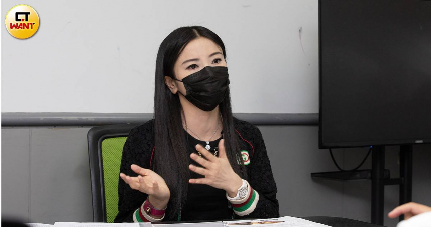 前凱渥名模鄭蕎蔓遭網紅作家凱薩琳.孔網路霸凌，還濫訴20件司法案子。（圖／劉耿豪攝）