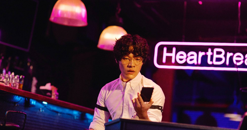 盧廣仲在七夕推出新歌〈一夜一夜一夜〉。（圖／寬宏藝術x添翼文創提供）