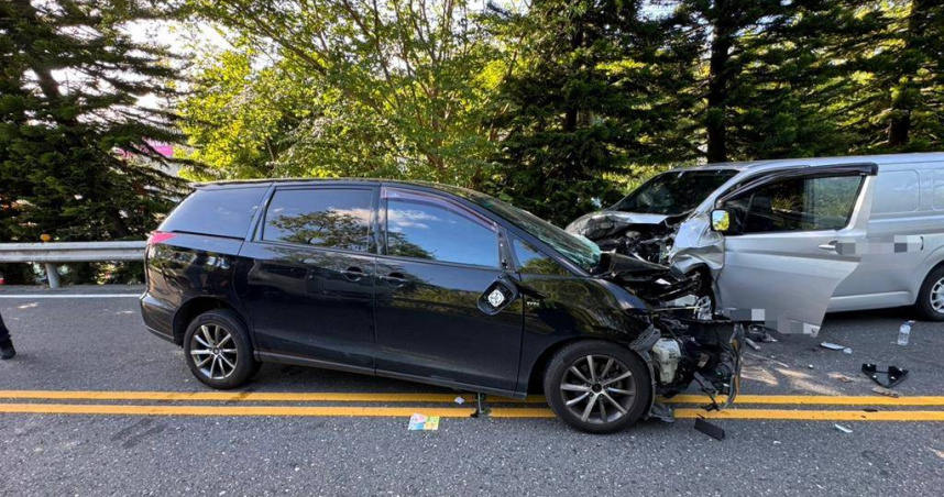 宜蘭縣員山鄉員山路三段今天發生2車對撞車禍，有5人受傷。（圖／警方提供）