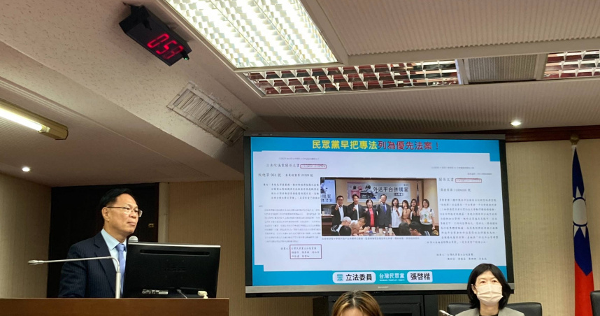 民眾黨立委張啓楷22日批評，行政院長卓榮泰前一天仍宣稱「希望明年一月再來討論」，顯示政府以拖待變的態度。（圖／張啓楷辦公室提供）