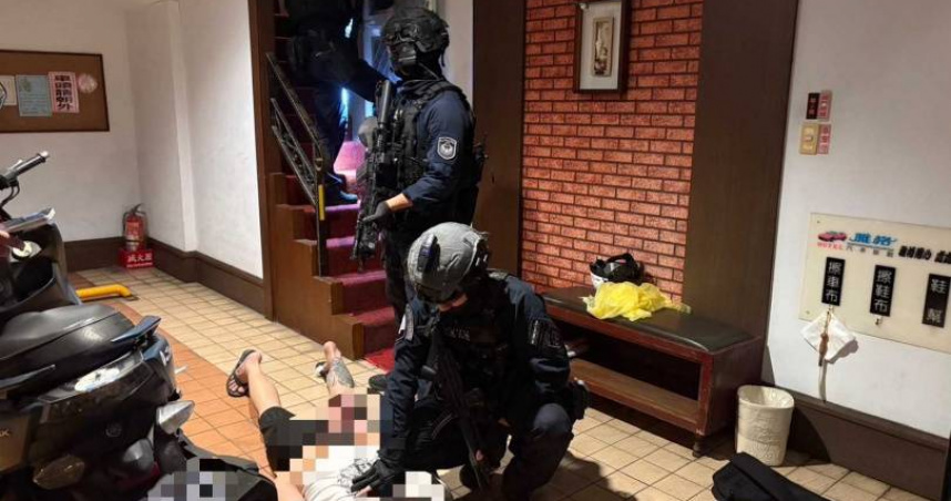 張男和林男22日晚間當街殺人，遭檢方聲請羈押禁見。（圖／翻攝畫面）