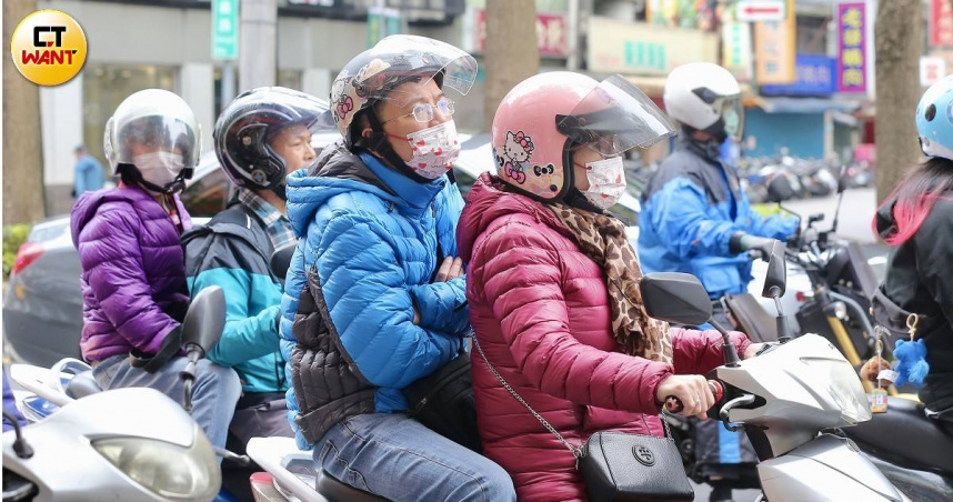 今天全台各地低溫約在13至15度。（示意圖／黃耀徵攝）