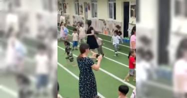 涉案人黃某曾以「園長」身分活動,對外宣稱可協助轉學、入編等「內部安排」。(圖/翻攝自揚子晚報)