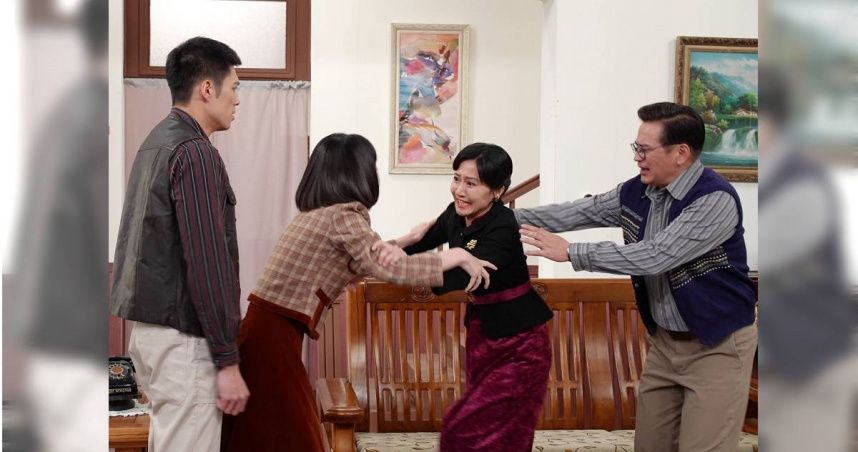 陳婉婷（右2）宛如賽亞人變身，怒氣值滿點。（圖／台視提供）