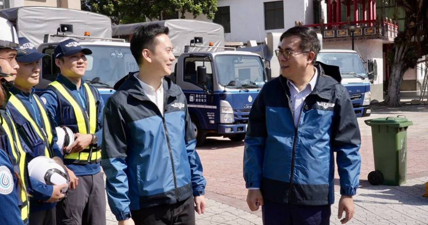 環境部長彭啓明（右起）日前與竹北市長鄭朝方（右2）同框關心改造有成的竹北清潔隊。（圖／翻攝自竹北市公所媒體群組）