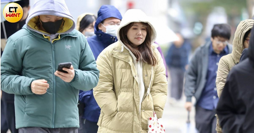 今明兩天強烈冷氣團報到，低溫約在11至15度。（示意圖／方萬民攝）