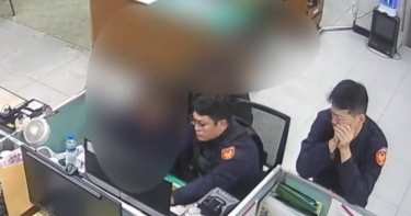 北市文山一分局員警日前成功攔阻公司負責人將3千萬元投資進詐騙平台。（圖／翻攝畫面）