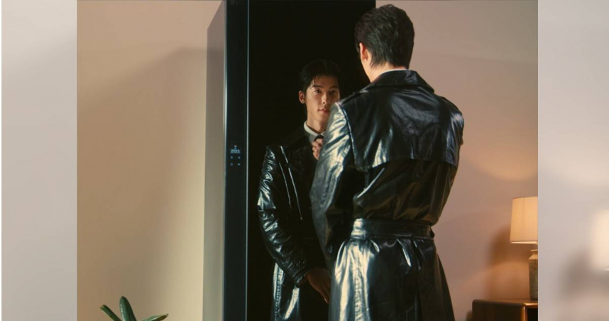 許光漢長版皮大衣帥氣宣布新身分　吃火鍋燒烤不再因「臭」出糗