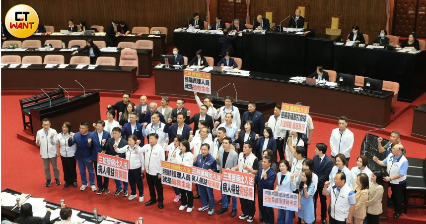 三班護病比正式入法，不過實施時程延至2028年，引發在野批評。（圖／周志龍攝）