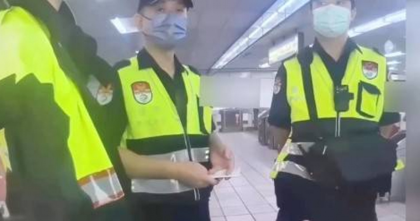 搭捷運板南線「褲裙沾不明液體」　北市妙齡女報警追兇