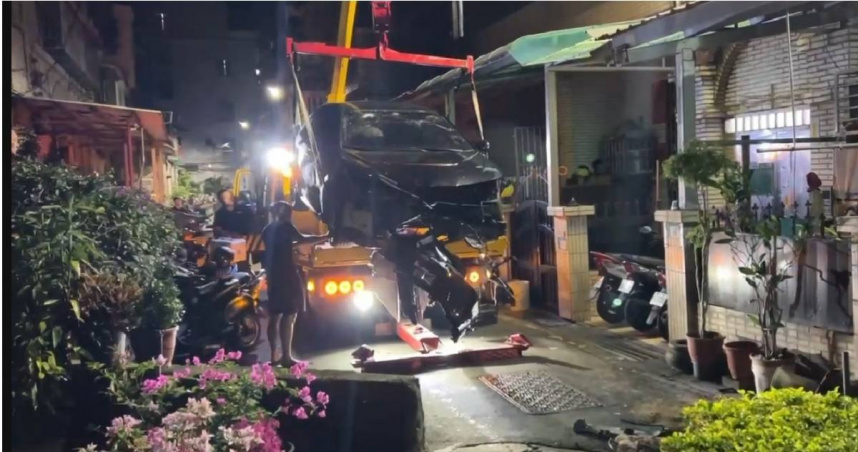 喪屍毒犯衝撞警車狂飆死巷被逮　車內搜出大批「依托咪酯」和鉅款