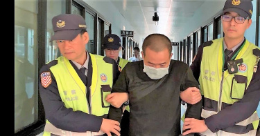 狠男國道10號殺妻!當2歲兒面狂捅7刀 她跳車逃慘遭「倒車撞倒」再輾過