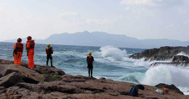 大溪漁港瘋狗浪捲走10釣客 東北角海岸勒令17處危險地不穿救生衣罰5000