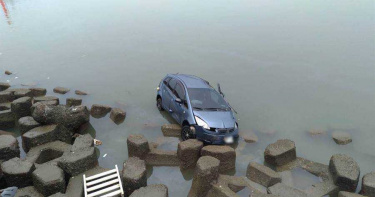 永安漁港衝破護欄「人車落海」 51歲男僅輕傷