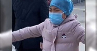 武漢肺炎/媽,我好想妳...女兒「隔空擁抱」護士母! 她忍淚保持距離