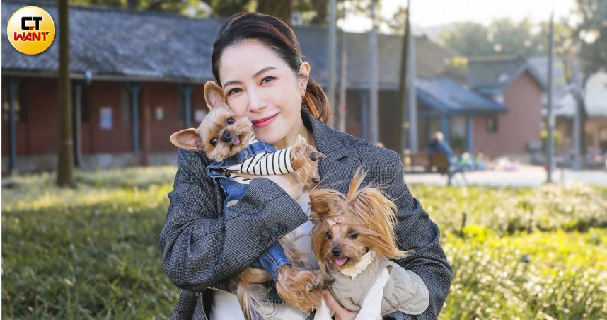 徐懷鈺帶著一雙4歲大的兒女KIKI、LALA一起宣傳新專輯。（圖／楊澍攝）