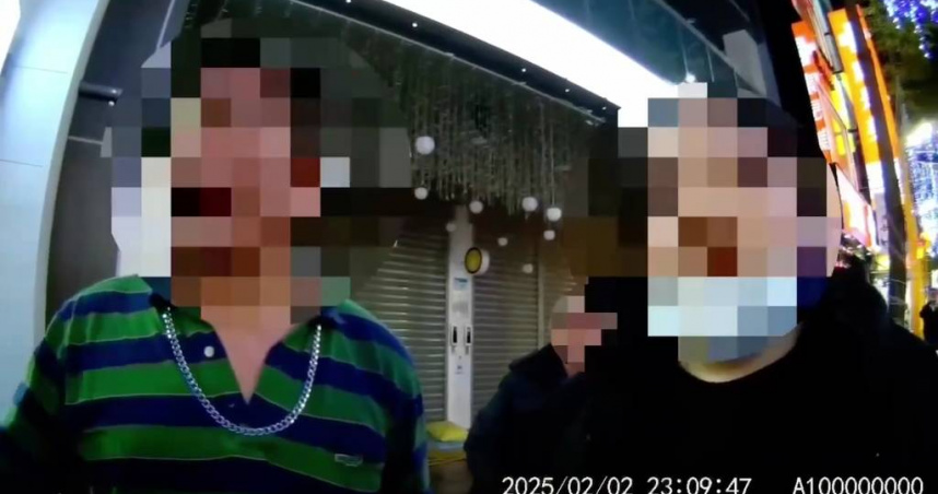 西門町殺價不成怒飆三字經，酒醉女推警遭當場逮捕。（圖／翻攝畫面）