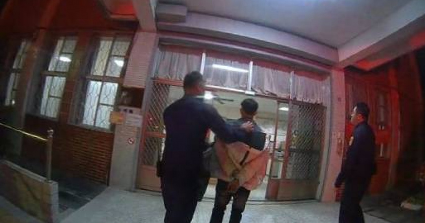 非法移工阮男落網同夥趁機逃逸。（圖／翻攝畫面）