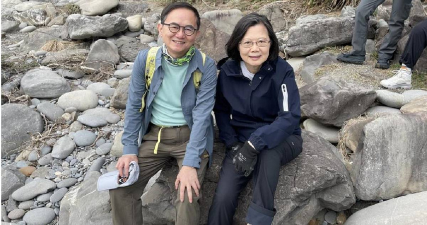 前立委劉櫂豪陪同前總統蔡英文挑戰阿塱壹古道，從旭海出發行至南田，歷時4小時完成。（圖／劉櫂豪臉書）