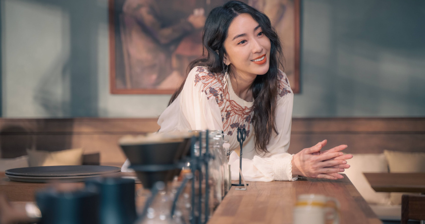 隋棠在劇中飾演塔羅牌老師「金老師」。（圖／甲普國際媒體提供）