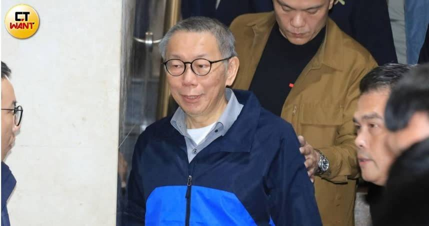 在家祭致詞時，柯文哲回憶父親生前點滴，感嘆從政多年讓父親操心，遺憾未能陪伴最後一程，忍不住落淚。（示意圖／周志龍攝）