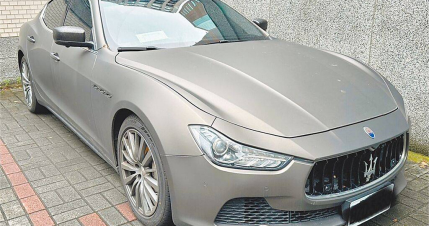 調查局台北市調查處偵破首宗詐團勾結不動產仲介從業人員詐欺案，查扣不動產仲介業者柯男作案用的瑪莎拉蒂轎車。（圖／調查局提供／陳志賢台北傳真）