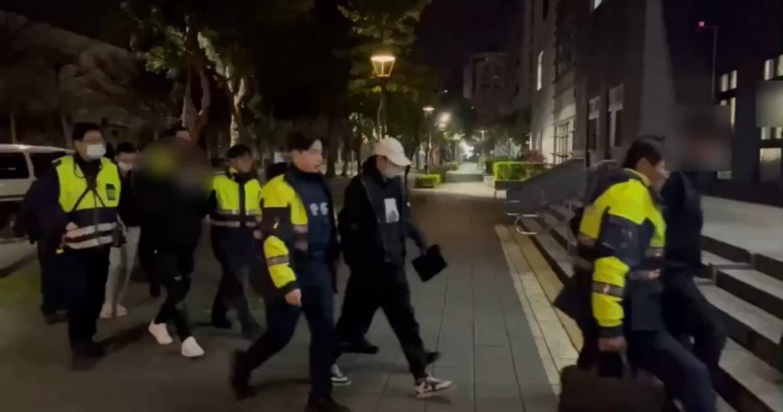 林口警向上溯源順利搗破詐騙機房，逮到6名在台幹部。（圖／翻攝畫面）