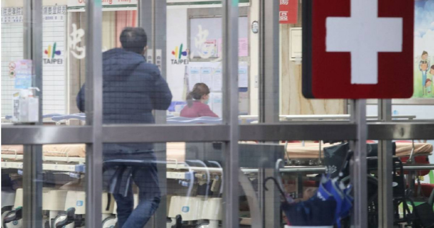 近日，114學年大學申請入學第一階段篩選結果揭曉，中山醫學大學附設醫院兒童急診科主任謝宗學感嘆，新進醫護新血薪水低、責任重、風險高，連高中生都知道用腳投票。（圖／報系資料照）