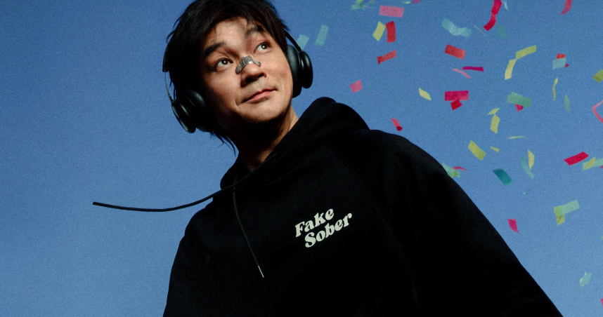 「全聯先生」邱彥翔消失演藝圈2年，8日為了他所主辦的「霓虹綠洲音樂節」露面受訪。（圖／經紀人提供）