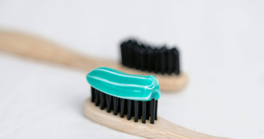 美國近日一項研究揭露市售牙膏潛藏健康風險，市售51款牙膏產品，結果發現其中約九成含鉛。（示意圖／翻攝Pexels）