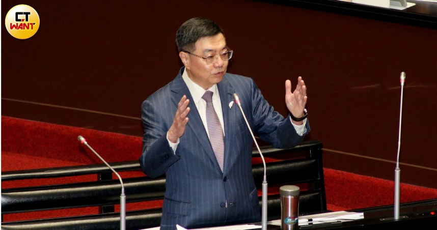 針對將總預算比喻成吃牛排的說法，讓行政院長卓榮泰相當傻眼，但醫師就拿「台灣健保」打臉卓榮泰。（圖／黃鵬杰攝）