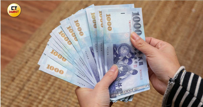 立法院通過《證交法》修正案，要求上市櫃公司需提撥年度盈餘，分發給月薪未滿6.3萬元的「基層員工」作為加薪，新制最快有望於2026年正式上路。（圖／CTWANT資料照）