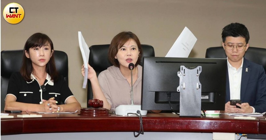 國民黨台北市議員游淑慧（中）表示，針對罷綠失利，基層志工不應成為檢討對象，黨內應團結備戰下一階段選戰。（圖／劉耿豪攝）